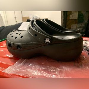 WOMEN'S CLASSIC PLATFORM CLOGS